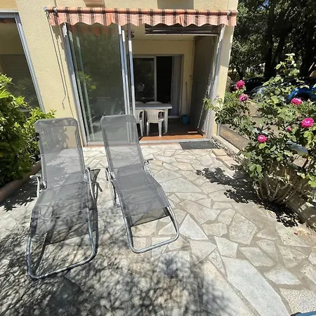 Bord De Plage, Rez De Jardin,5/7 Personnes...wifi Daire *