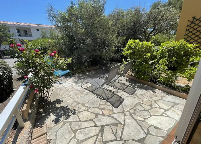 Bord De Plage, Rez De Jardin,5/7 Personnes...wifi Saint-Elme